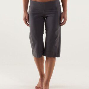 Lululemon Clam Digger II Soot Light pants size 6